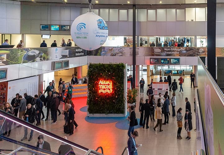 Image of the entrance (C) hall, covered in Gi Aquatech advertising.