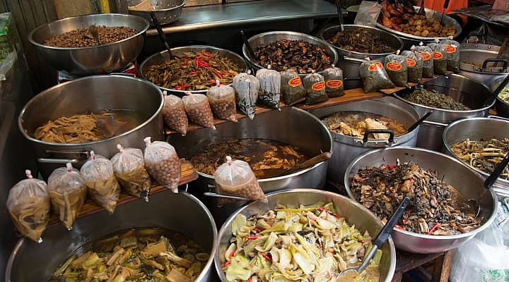 Reading food market