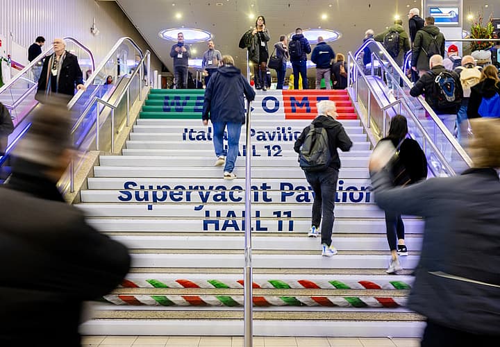 Stairway advertising entrance C mets