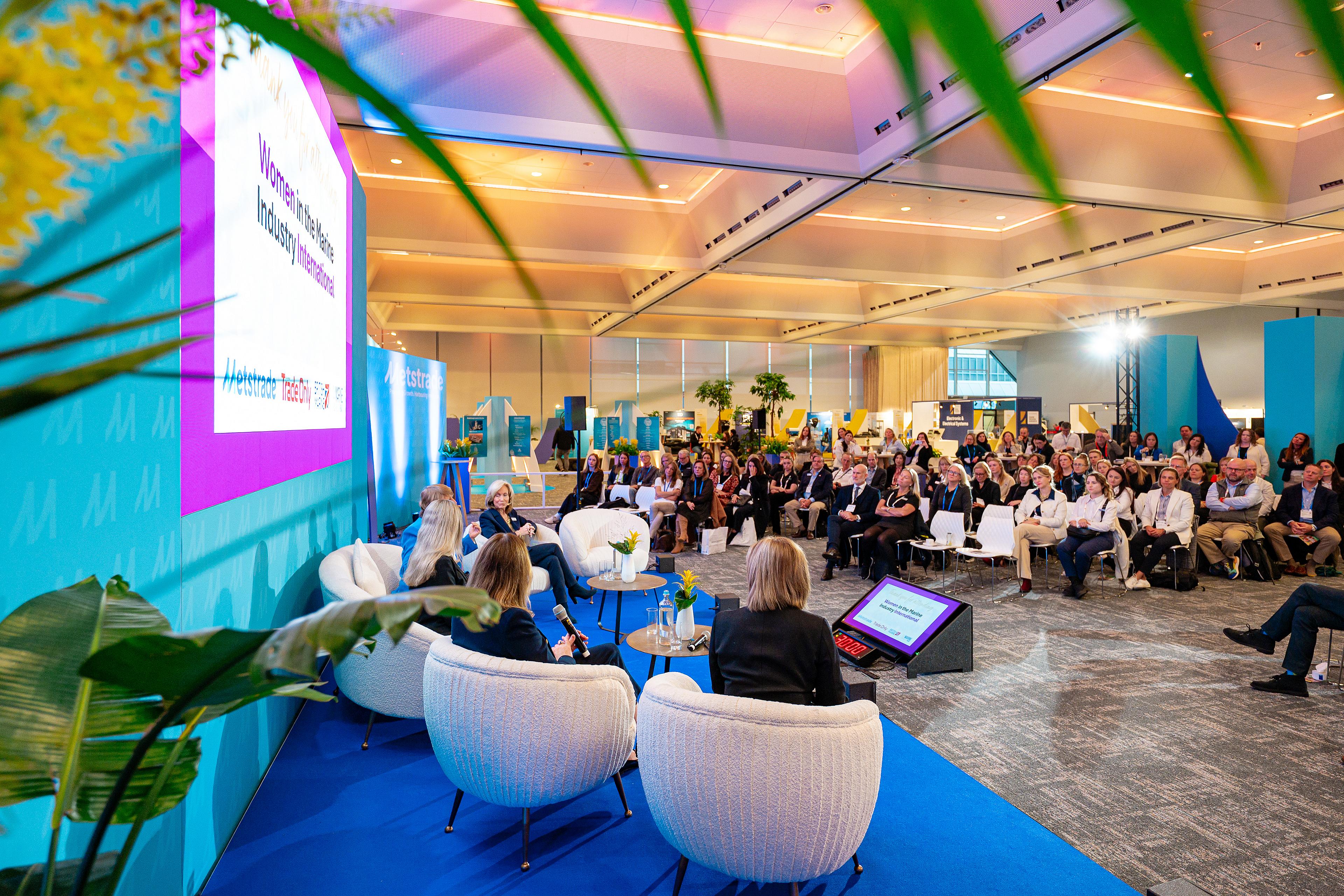 women-in-marine-stage