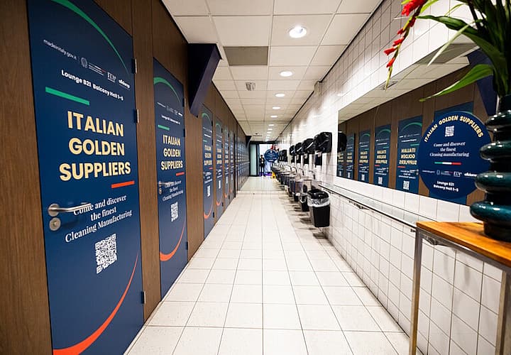 Restroom advertising