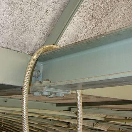 met-steel-tegen-knoopverbinding-aan